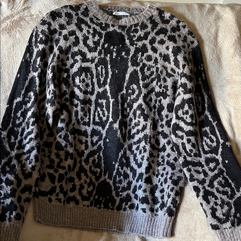 Zara Leopard Print Black and Gray Sweater, pre-owned, size XL